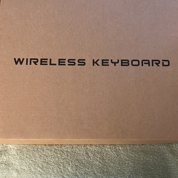 iPad keyboard case new in box for iPad Pro 11 second generation - Picture 4 of 5